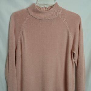 Draper’s & Damon’s pink sweater